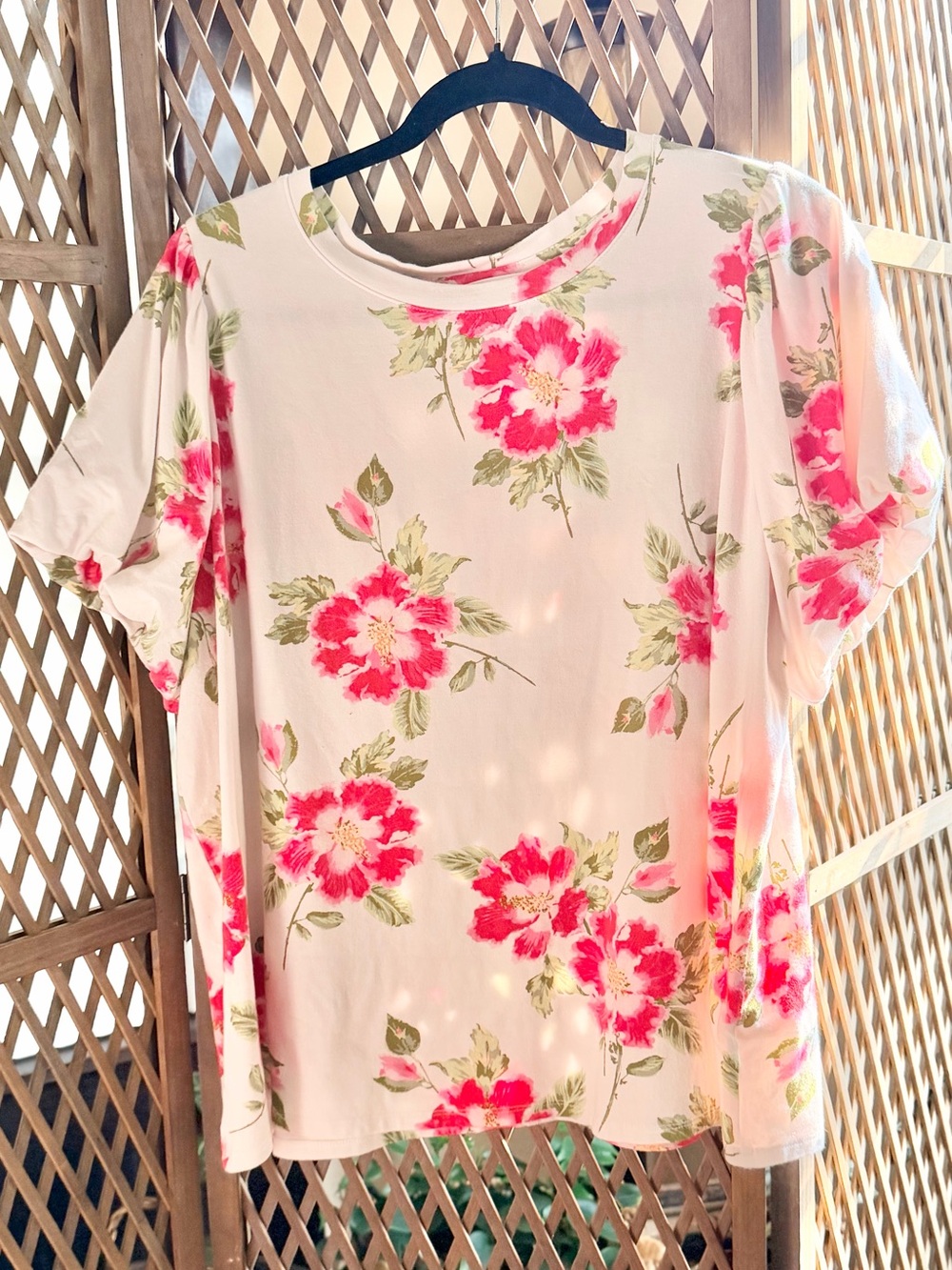 LC Lauren Conrad Bubble Sleeve Tee White Hibiscus Kiss